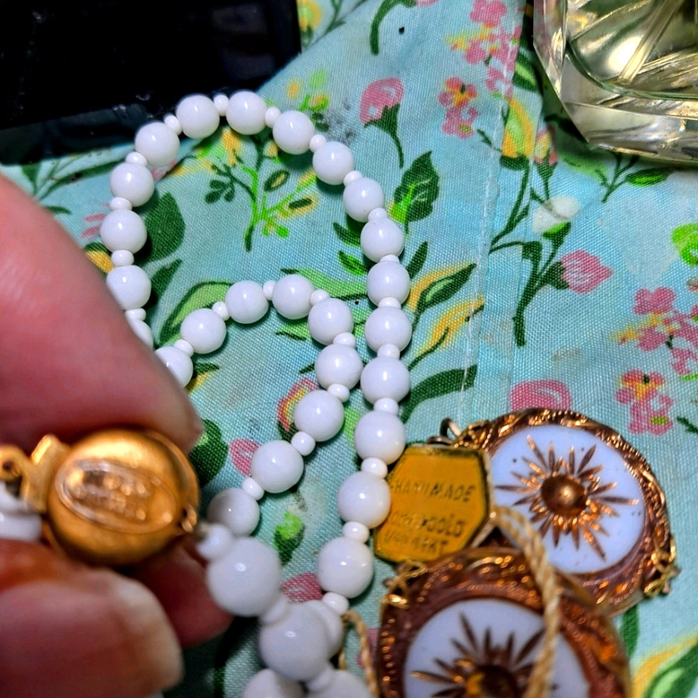 Miriam haskell milkglass Necklace signed with ER